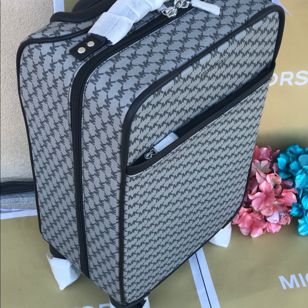 🌷MICHAEL KORS Large Signature Designer Trolley🌷 - Picture 2 of 8